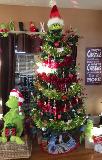 Best Christmas tree with elf 736x1157