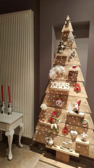 wooden Christmas tree 736x1307