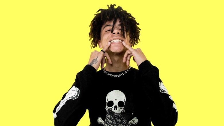 nle choppa wallpaper in a smiling pose with his hands 1920x1080