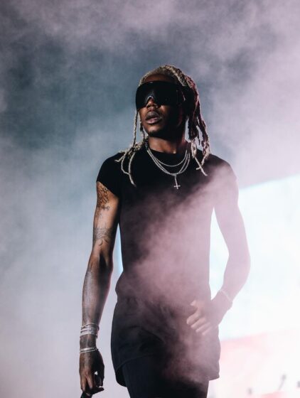 Destroy lonely wallpaper is beautiful and blurry 976x1294