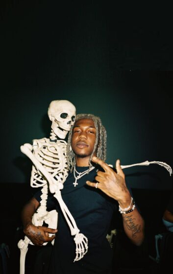 destroy lonely wallpaper is hugging a skeleton 1080x1712