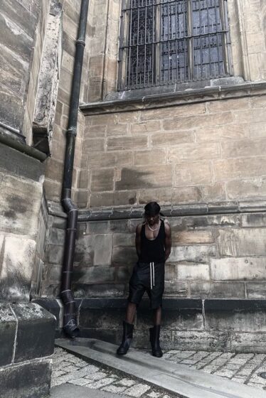 destroy lonely wallpaper taken from an artistic perspective 780x1168