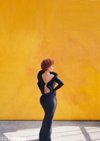 ice spice wallpaper creates beautiful shapes 1080x1528