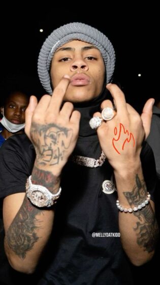 Kay flock pfp with many tattoos on his hands 736x1308