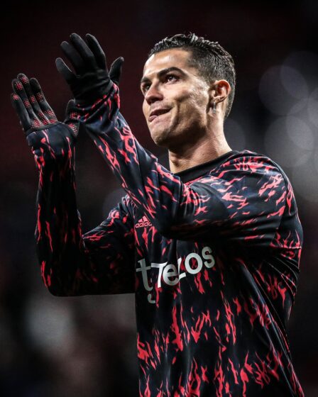 ronaldo pfp wallpaper has dark background 2214x2768