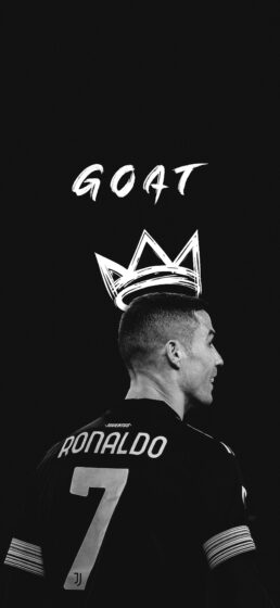 ronaldo pfp wallpaper is designed with a crown on his head 1890x4096